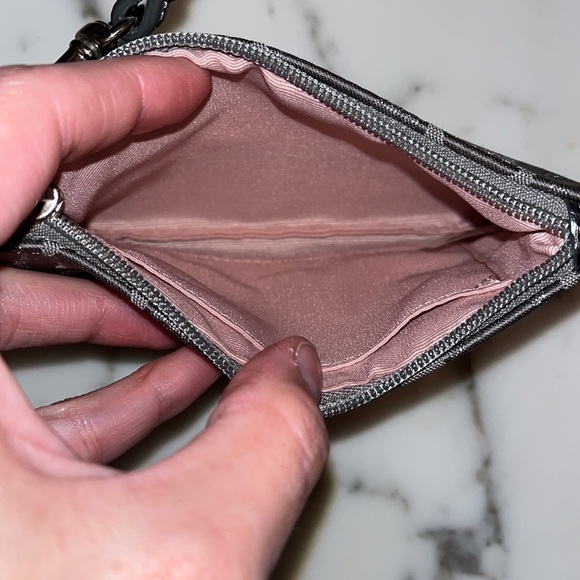 Coach wristlet- like new condition - Picture 5 of 13